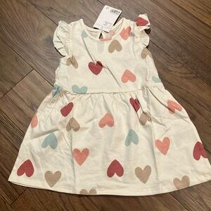 H&M Adorable dress size 9-12 months *hearts* NWT